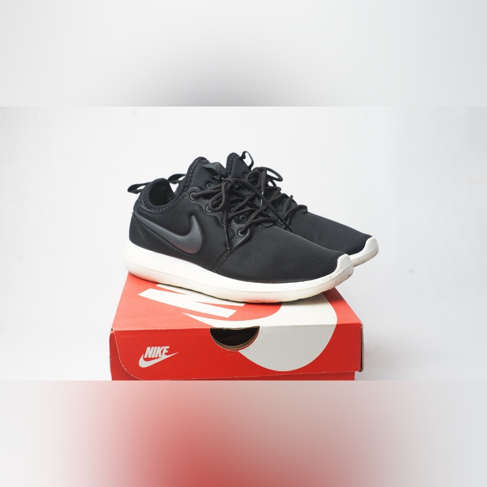 W Nike Roshe 2 - Women 6 - Black